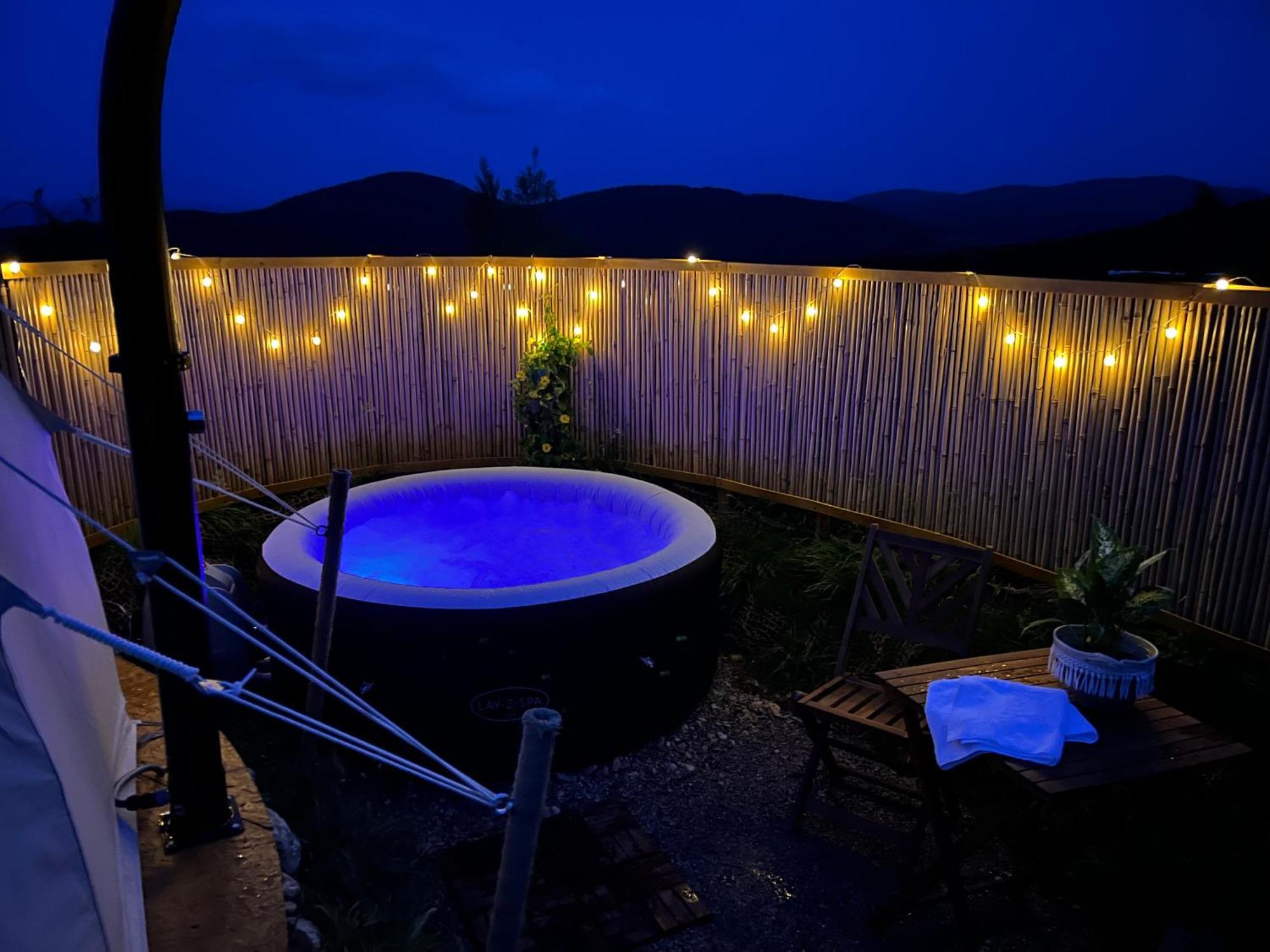 Glamping Hohe Wand - Zelt Mit Sternenfenster Und Whirlpool Hotel Maiersdorf Ngoại thất bức ảnh
